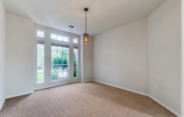 3-bedroom rental at 2614 Inwood View in San Antonio, TX — photo 4