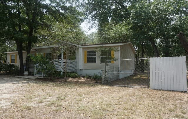 3-bedroom rental at 23027 Fawn Trail Dr. in Elmendorf, TX — photo 2