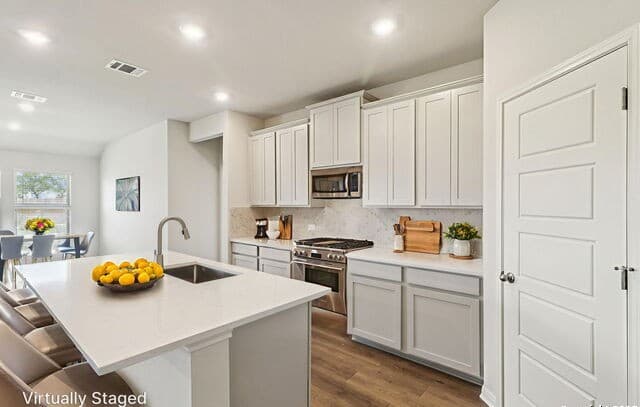 4-bedroom rental at 9905 Paladin Ridge in San Antonio, TX — photo 5
