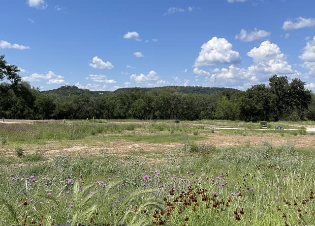 rental at 24630 Cliff Line in San Antonio, TX — photo 1