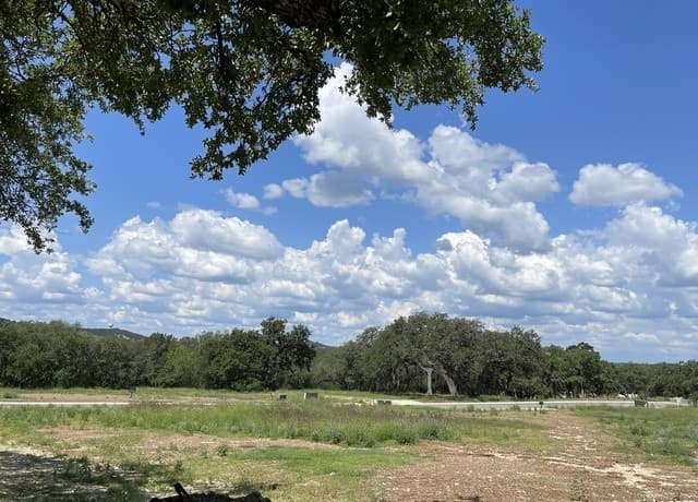 rental at 24630 Cliff Line in San Antonio, TX — photo 2