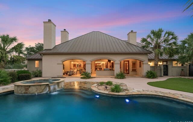 3-bedroom rental at 208 Cascade Caverns in Boerne, TX — photo 3