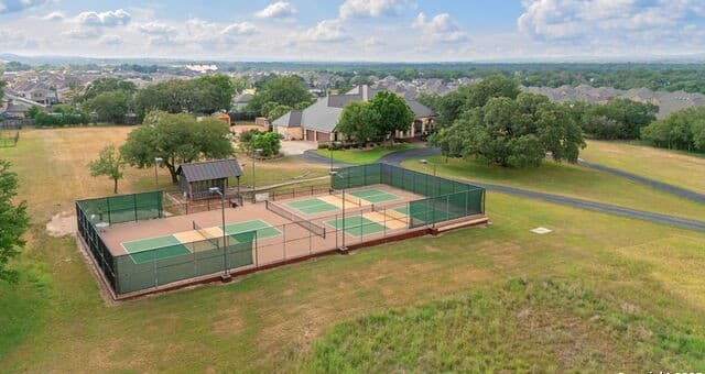 3-bedroom rental at 208 Cascade Caverns in Boerne, TX — photo 5