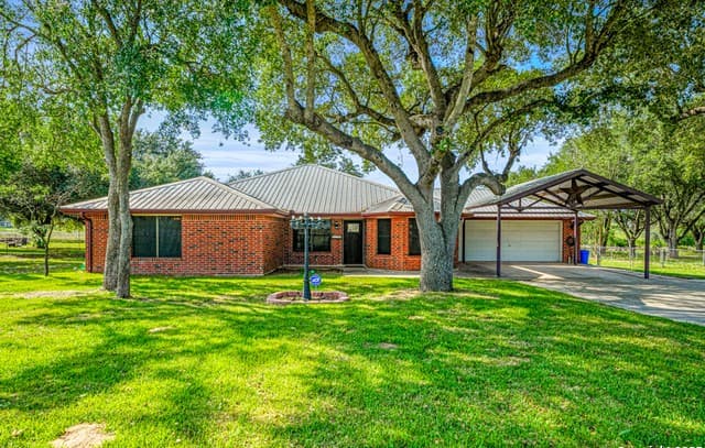 4-bedroom rental at 113 Pine Valley Dr in La Vernia, TX — photo 1