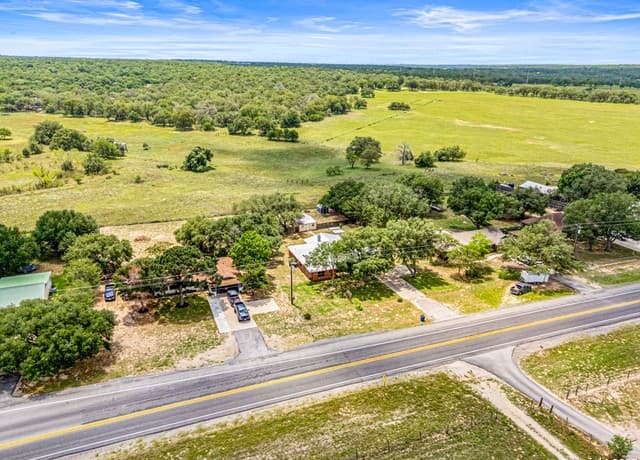 4-bedroom rental at 113 Pine Valley Dr in La Vernia, TX — photo 2