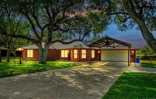 4-bedroom rental at 113 Pine Valley Dr in La Vernia, TX — photo 3