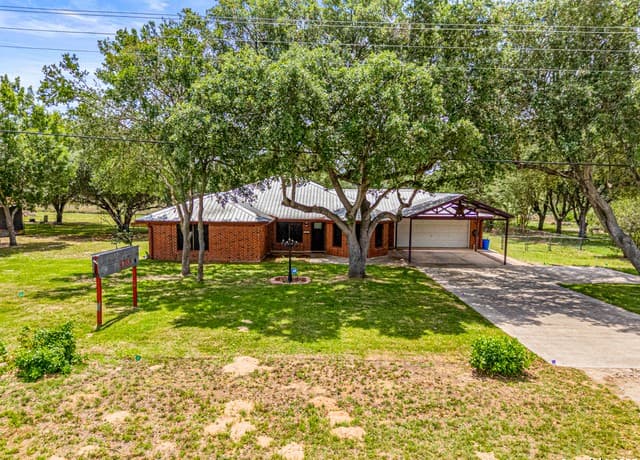 4-bedroom rental at 113 Pine Valley Dr in La Vernia, TX — photo 4
