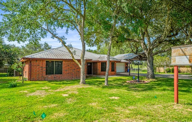 4-bedroom rental at 113 Pine Valley Dr in La Vernia, TX — photo 5