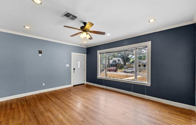3-bedroom rental at 427 Donaldson in San Antonio, TX — photo 4