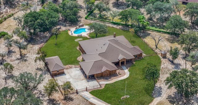3-bedroom rental at 10745 Rosemar Ln in Adkins, TX — photo 3