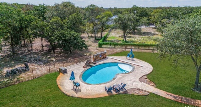 3-bedroom rental at 10745 Rosemar Ln in Adkins, TX — photo 4