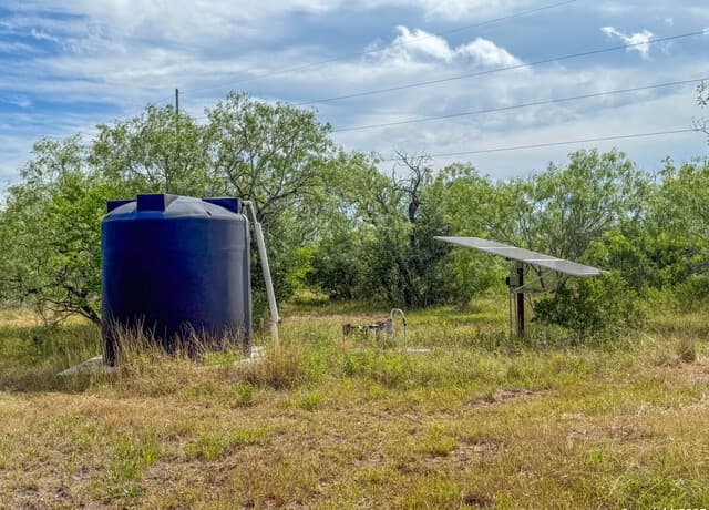 rental at 001 County Road 266 in Gillett, TX — photo 4