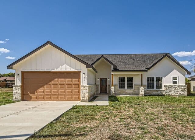4-bedroom rental at 8501 Utopia Blvd in Selma, TX — photo 2