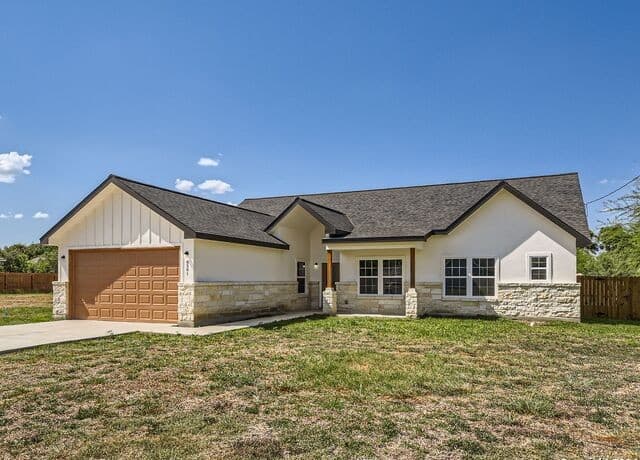 4-bedroom rental at 8501 Utopia Blvd in Selma, TX — photo 3