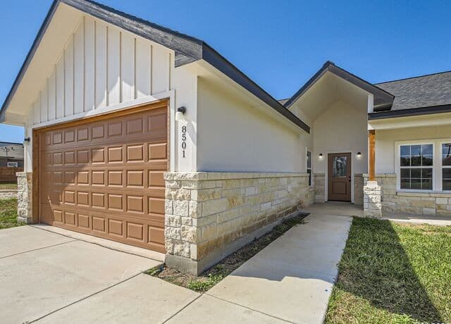 4-bedroom rental at 8501 Utopia Blvd in Selma, TX — photo 4
