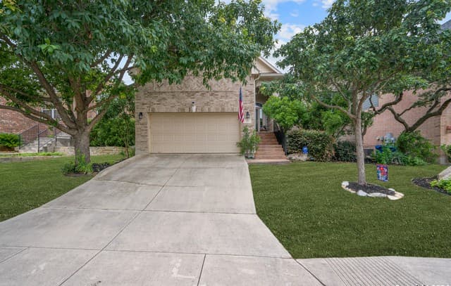4-bedroom rental at 1711 Mountain in San Antonio, TX — photo 1