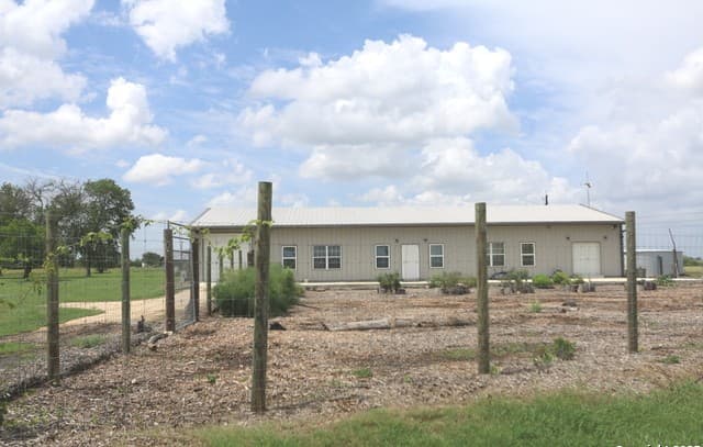 1-bedroom rental at 1221 N Santa Clara Rd in Marion, TX — photo 4