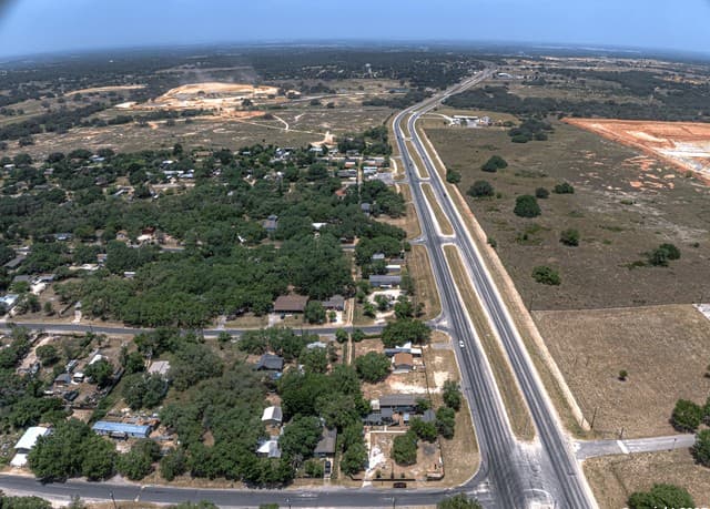 3-bedroom rental at 17033 State Highway 16 in Poteet, TX — photo 5