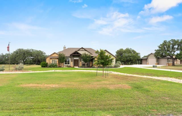 3-bedroom rental at 176 Hidden Valley in Bandera, TX — photo 2