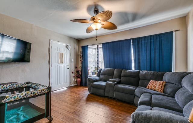 3-bedroom rental at 326 Balboa Ave in San Antonio, TX — photo 5
