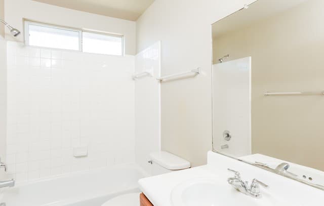 3-bedroom rental at 6874 Comanche Cougar in San Antonio, TX — photo 4