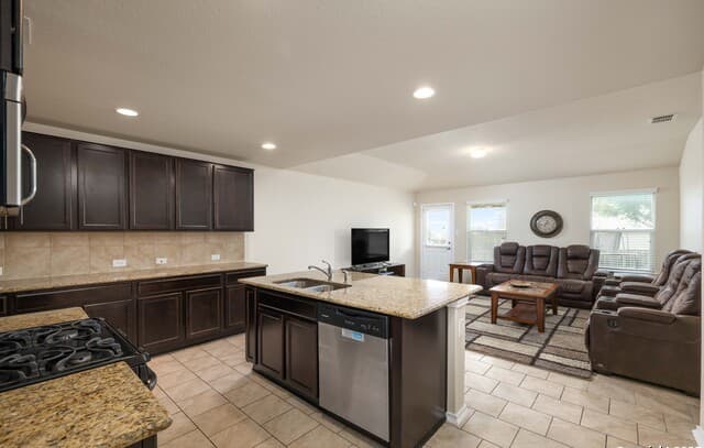 5-bedroom rental at 12162 Remilly Way in Schertz, TX — photo 4