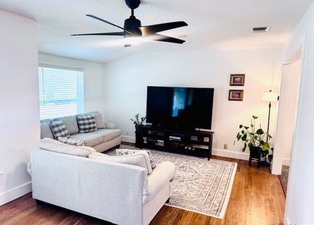 3-bedroom rental at 703 Mcdougal in San Antonio, TX — photo 4