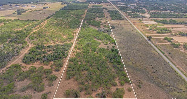 rental at 3922 Fm 2579 in Floresville, TX — photo 2