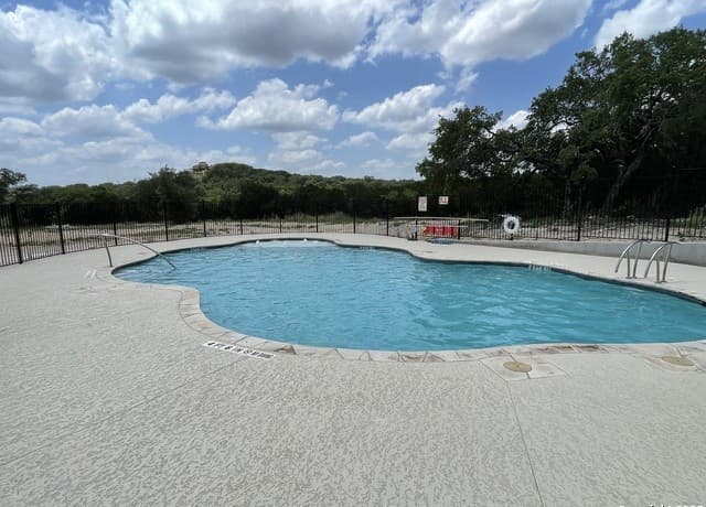 rental at 218 Pr 1748 in Mico, TX — photo 3