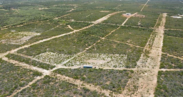 rental at TRACT 34 Cr1515 in Moore, TX — photo 3