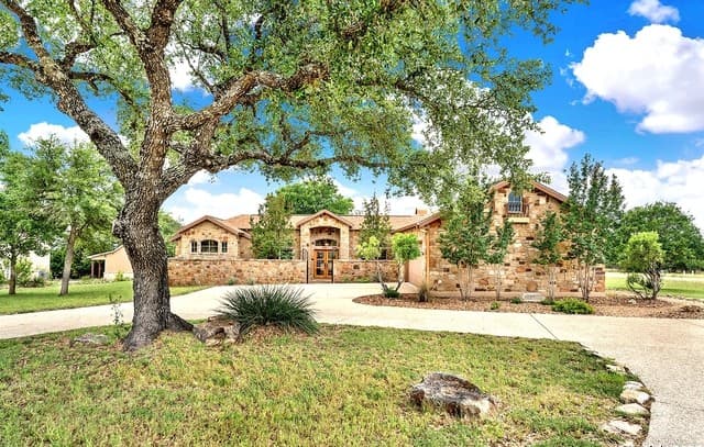 3-bedroom rental at 397 Secret Way in Spring Branch, TX — photo 1