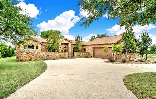 3-bedroom rental at 397 Secret Way in Spring Branch, TX — photo 2
