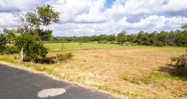 rental at 21125 Toudouze Rd. in San Antonio, TX — photo 3