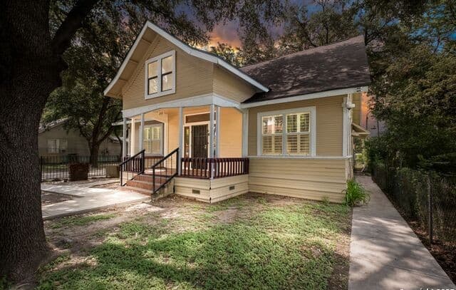 4-bedroom rental at 246 Felisa Street in San Antonio, TX — photo 1