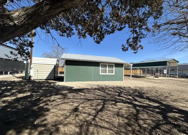 3-bedroom rental at 782 Lakeshore in Bandera, TX — photo 3