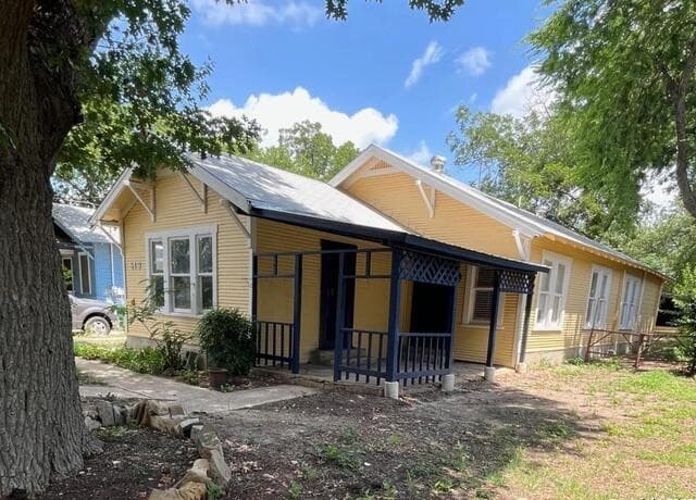 2-bedroom rental at 519 E Huisache in San Antonio, TX — photo 3