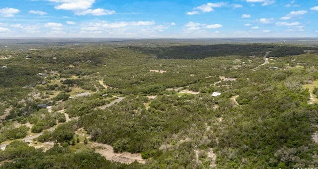 rental at 688 County Road 242 in Hondo, TX — photo 4