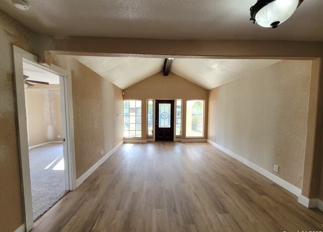 5-bedroom rental at 9235 Lasswell in San Antonio, TX — photo 5