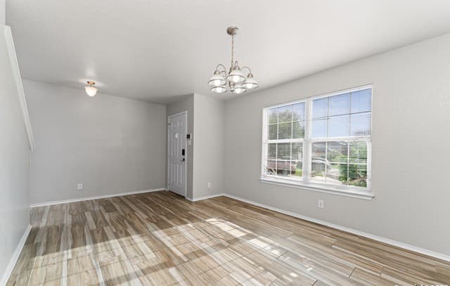 3-bedroom rental at 5502 Burton Farm in San Antonio, TX — photo 4