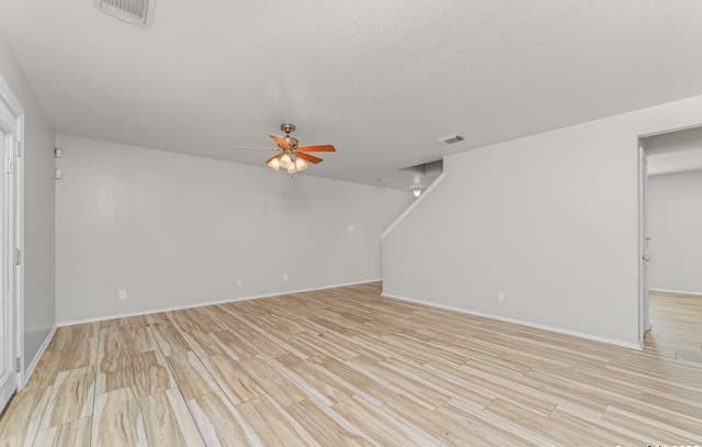 3-bedroom rental at 5502 Burton Farm in San Antonio, TX — photo 5