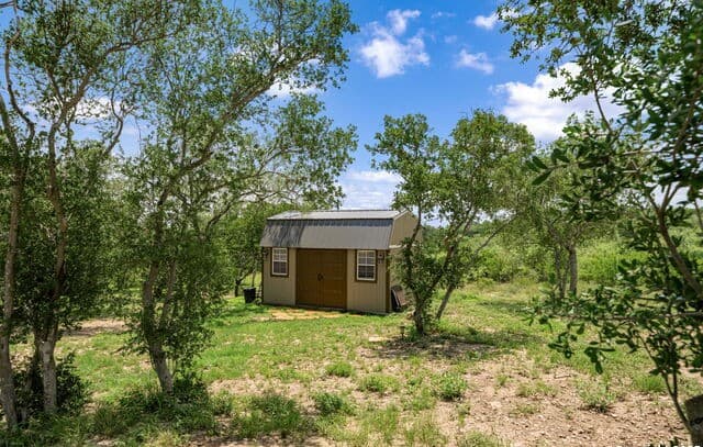 rental at 260 County Road 367 in Hondo, TX — photo 4