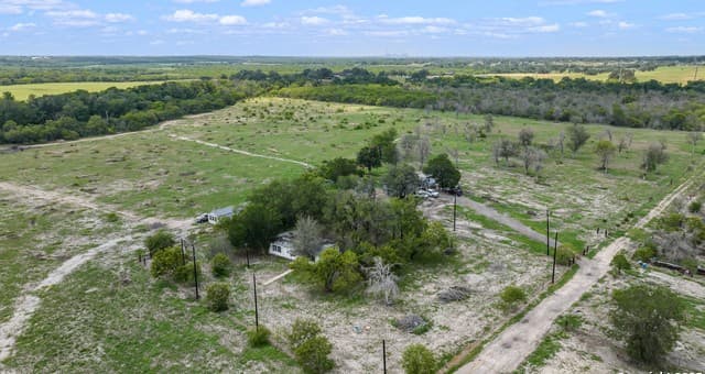 rental at TBD Mendoza LN in Floresville, TX — photo 3