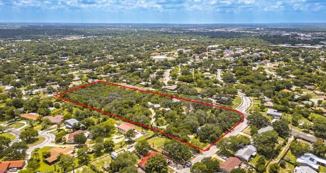 rental at 2422 Hillcrest Dr in San Antonio, TX — photo 1