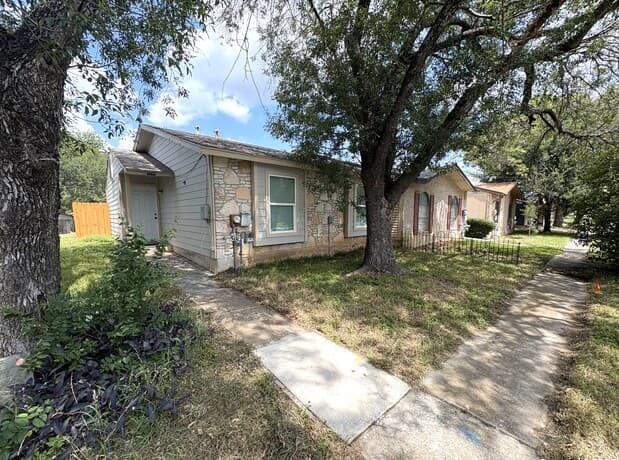 1-bedroom rental at 1215 Klondike in San Antonio, TX — photo 1