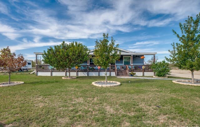 4-bedroom rental at 14711 Sycamore Crossing in San Antonio, TX — photo 1