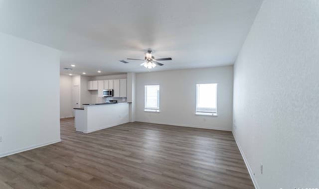 3-bedroom rental at 14716 Sycamore Crossing in San Antonio, TX — photo 2