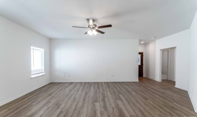 3-bedroom rental at 14716 Sycamore Crossing in San Antonio, TX — photo 3