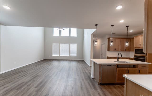 4-bedroom rental at 202 Ednie Ln in Mico, TX — photo 4