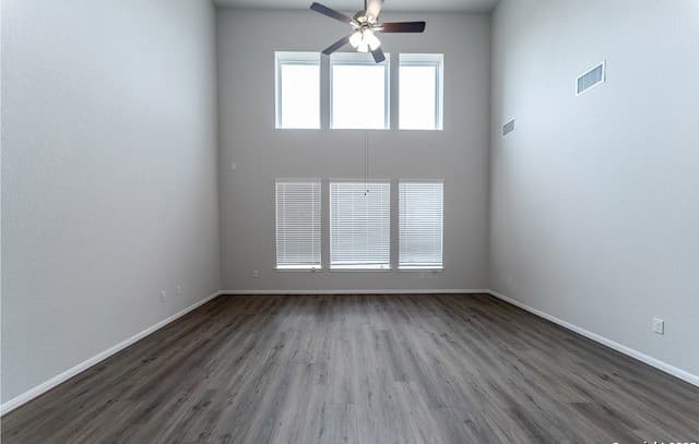 4-bedroom rental at 202 Ednie Ln in Mico, TX — photo 5