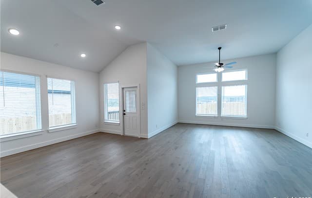 3-bedroom rental at 182 Ednie Ln in Mico, TX — photo 2